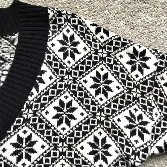 NWT M Brooks Brothers Wool V-Neck Nordic Alpine Black and White Sweater NEW - Picture 6 of 11